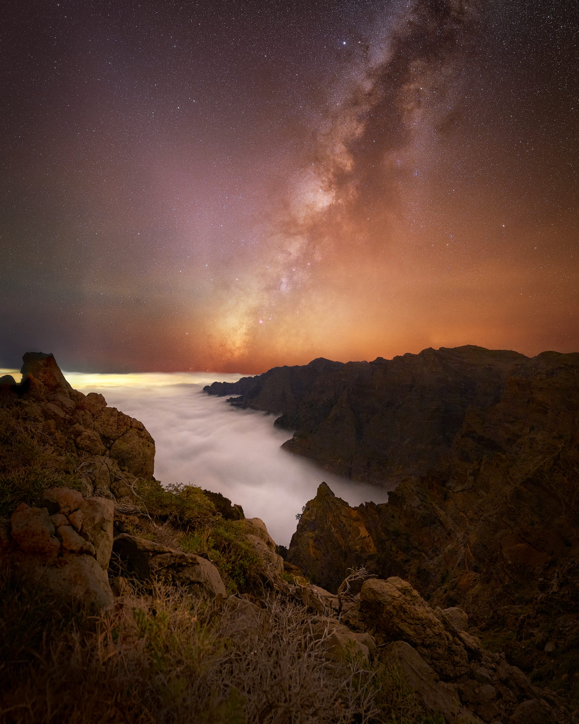 Nightscape — River cloud meeting the burning galaxy
